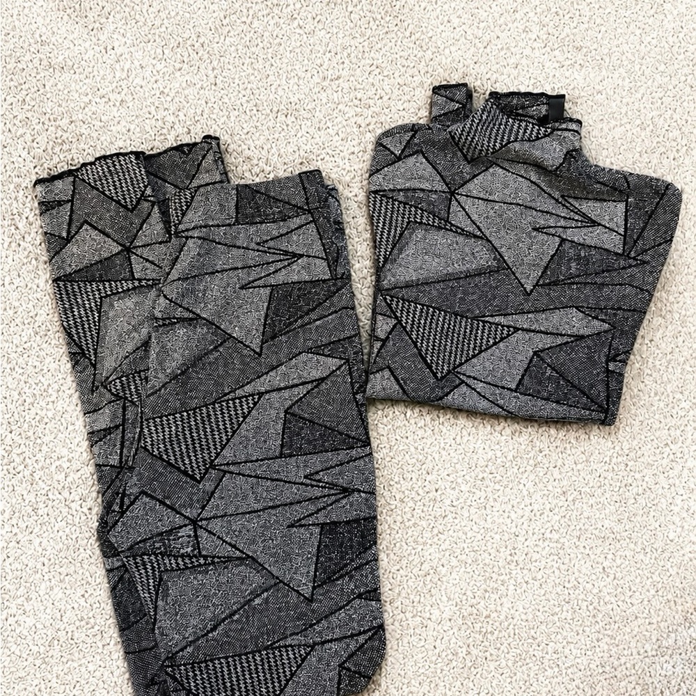 Geometric Pattern Black & Gray Leggings